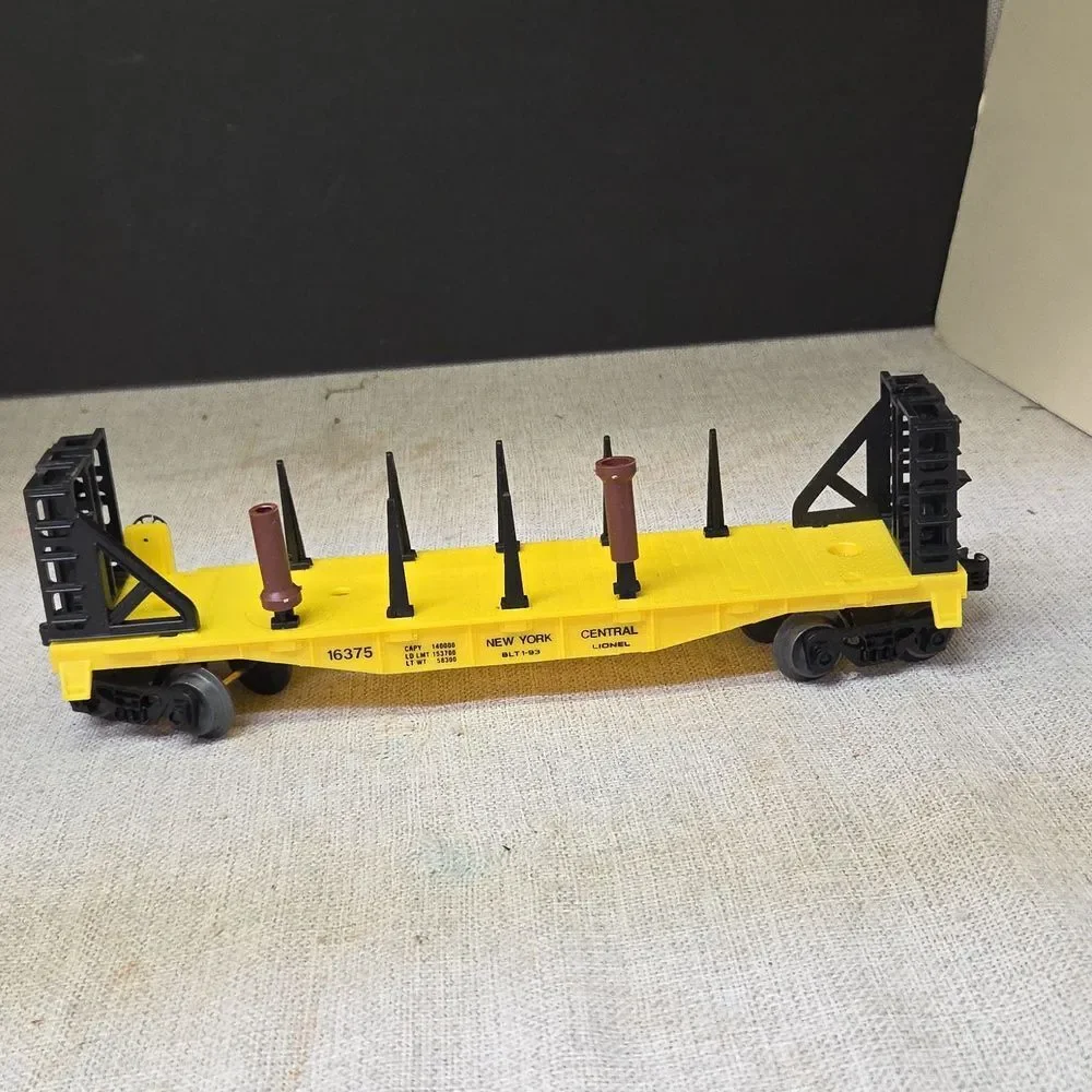 lot of 5 HO scale Train Cars, Tower, Buildings and more - Picture 6 of 12